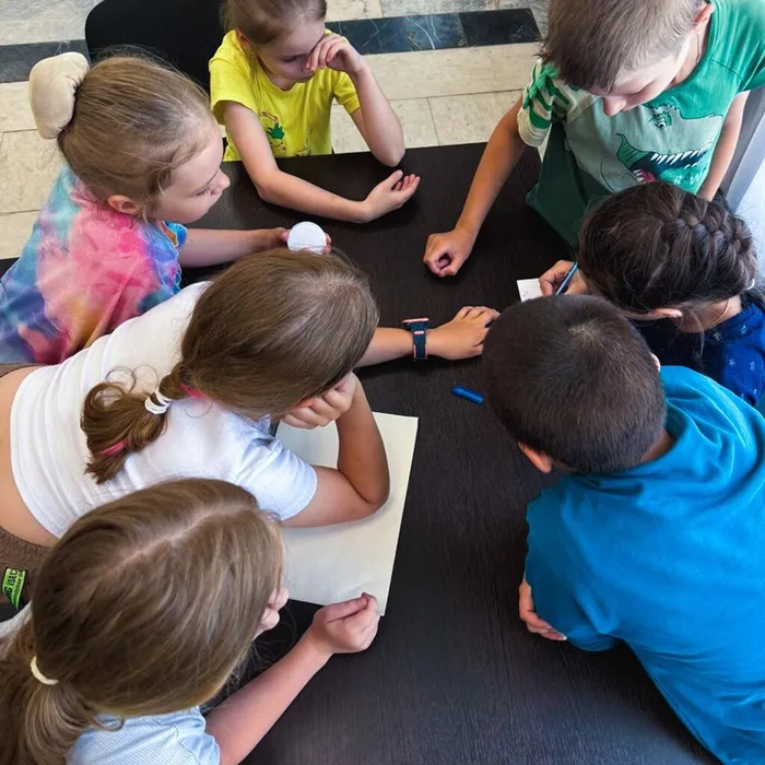 Интеллектуальная игра "Умники и умницы"