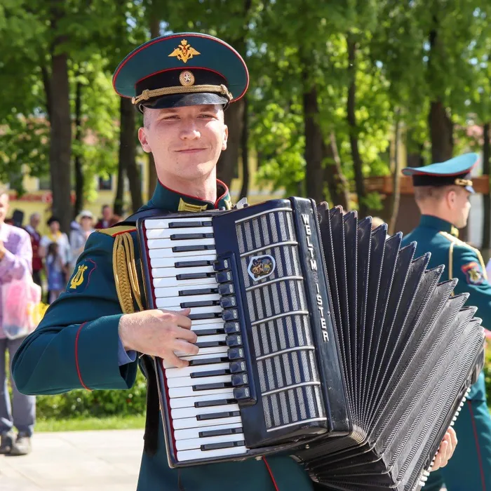 "Играй на улице оркестр"