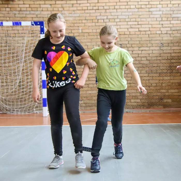 "Дружно, весело играя, мы здоровье прибавляем"