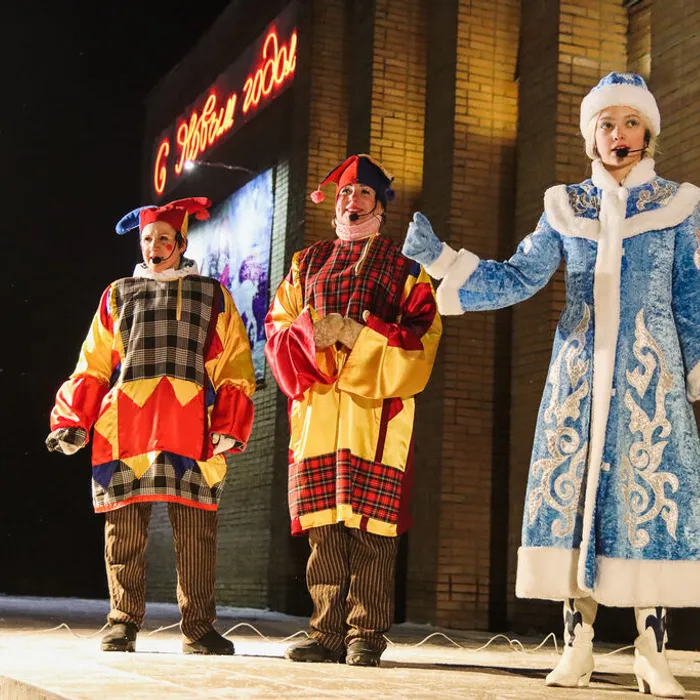 Зажжение огней на новогодней елке.