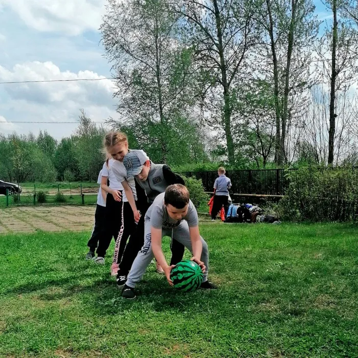 "Солнышко сияет - играть нас приглашает"